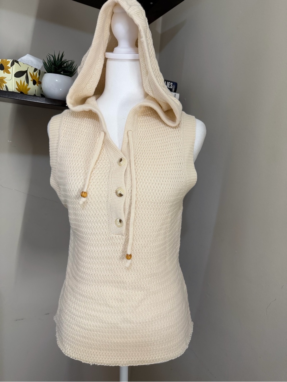 Sleeveless Hooded Knit Top in Cream